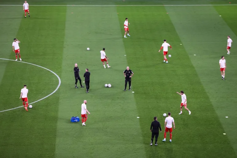 记者：世界杯抽签仪式开始前，大力神杯已经抵达华盛顿