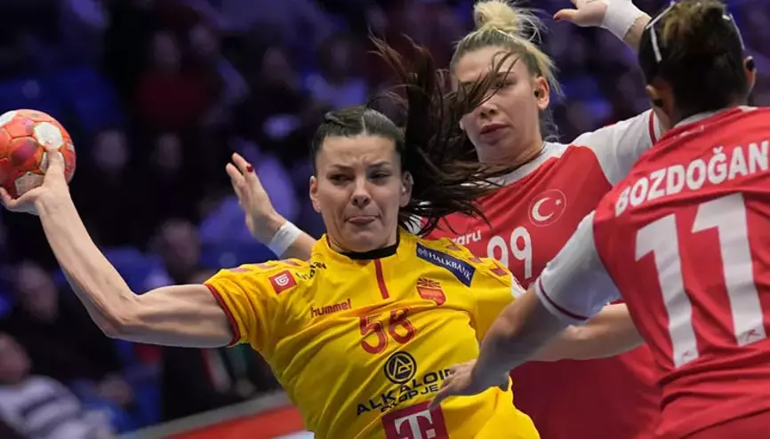 早报：皇马主场翻车，那不勒斯登意甲榜首